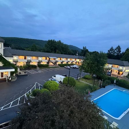 The Black Mountain Inn Brattleboro Exterior photo