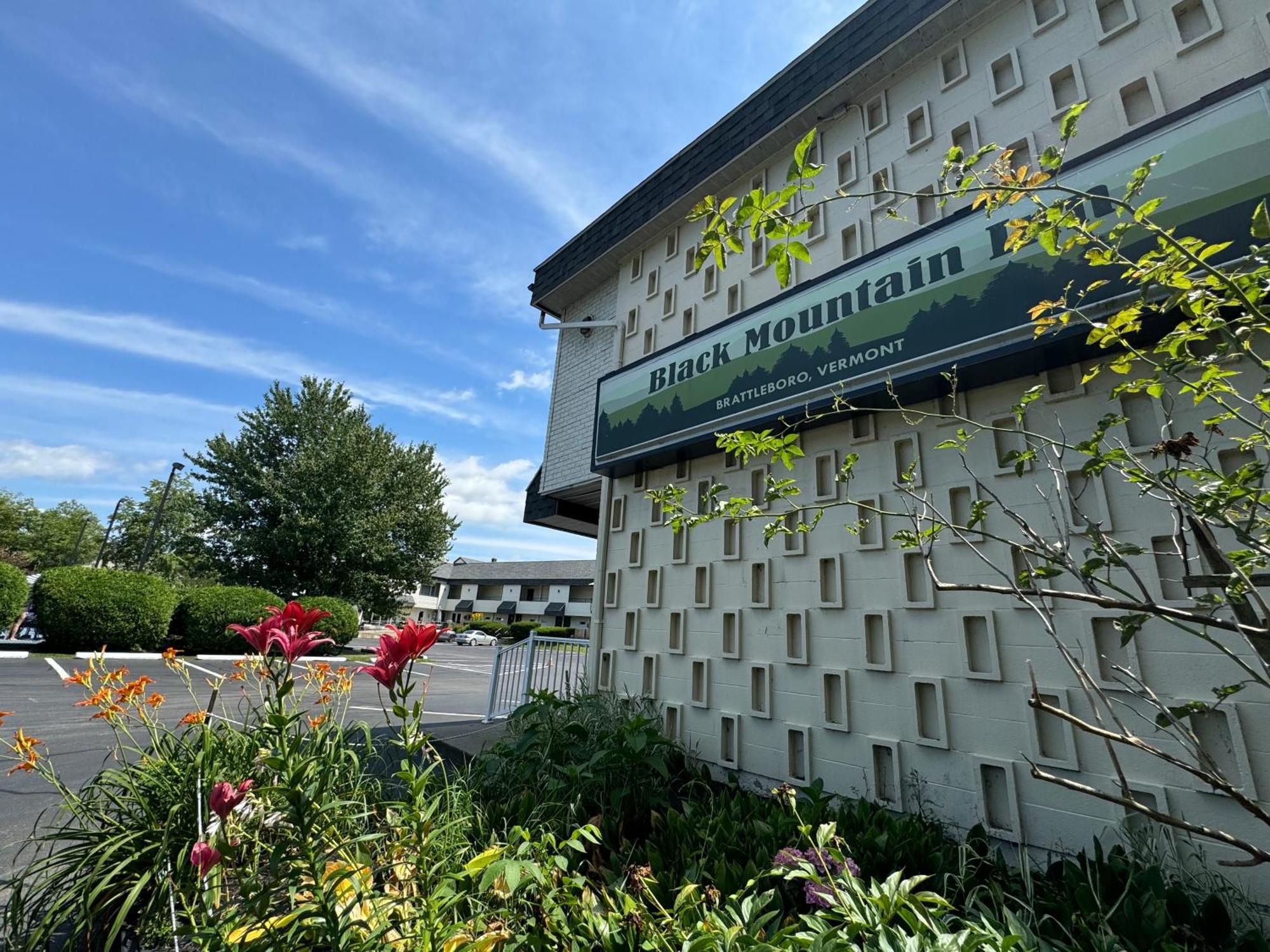 The Black Mountain Inn Brattleboro Exterior photo